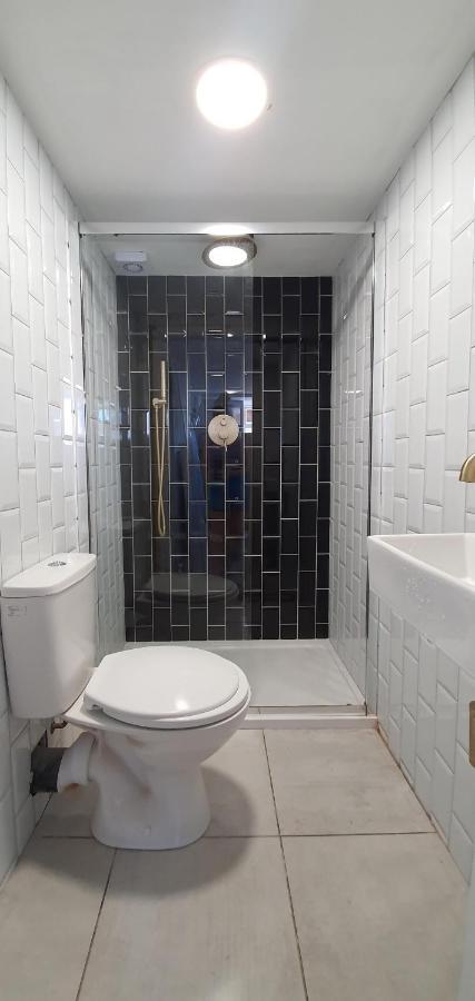 Elegant 5 Bed 4 Bath 'Vogue House' Parisian Style Home Margate Eksteriør bilde