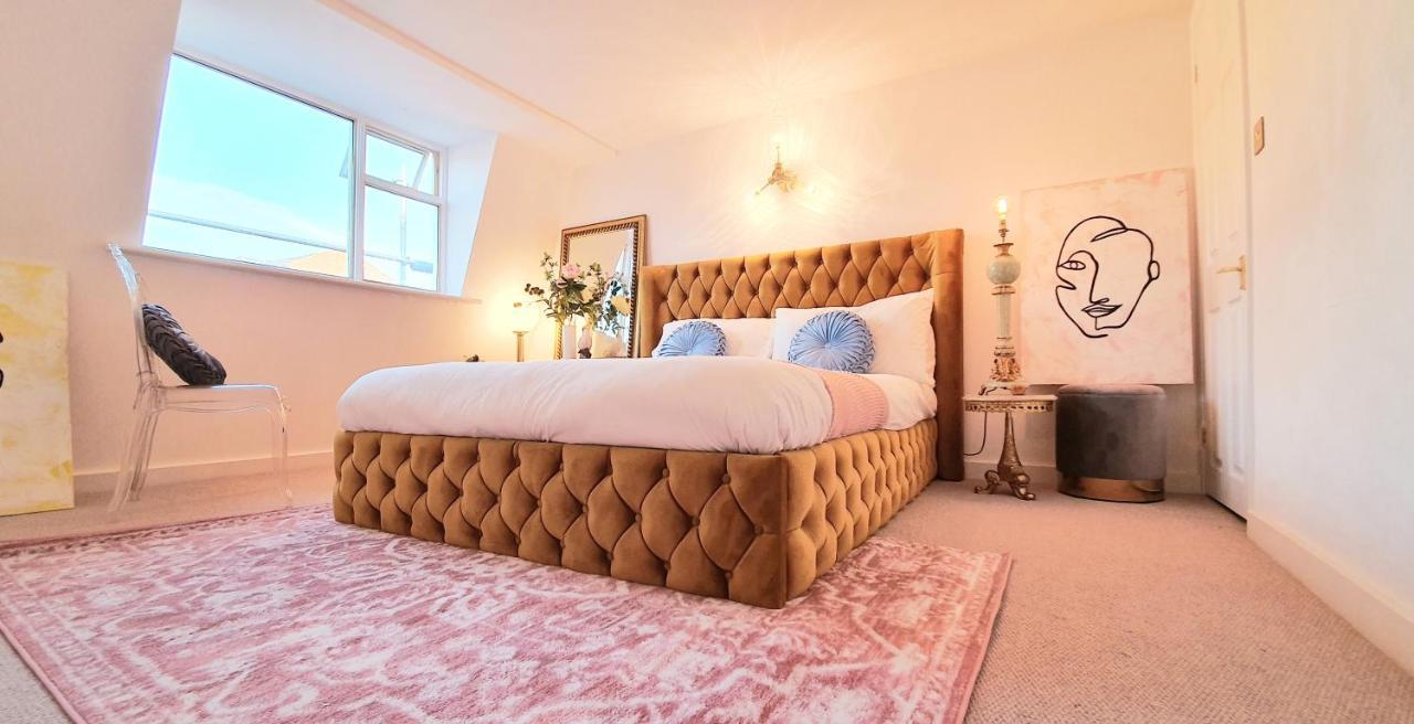 Elegant 5 Bed 4 Bath 'Vogue House' Parisian Style Home Margate Eksteriør bilde