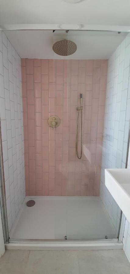 Elegant 5 Bed 4 Bath 'Vogue House' Parisian Style Home Margate Eksteriør bilde