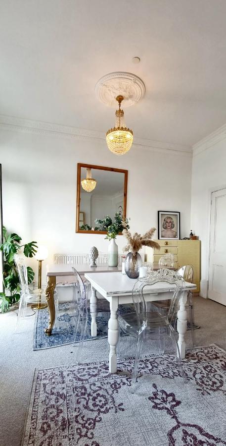 Elegant 5 Bed 4 Bath 'Vogue House' Parisian Style Home Margate Eksteriør bilde