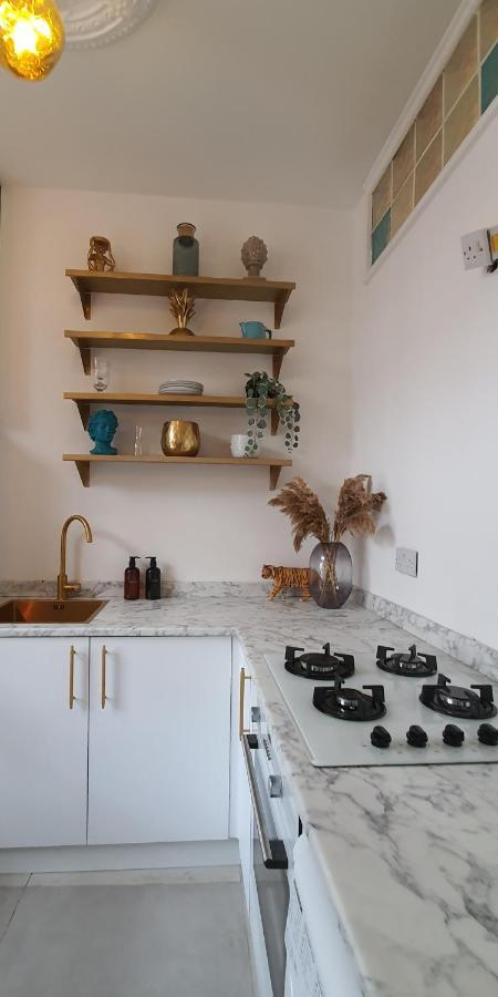 Elegant 5 Bed 4 Bath 'Vogue House' Parisian Style Home Margate Eksteriør bilde