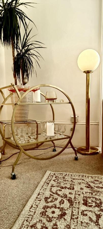 Elegant 5 Bed 4 Bath 'Vogue House' Parisian Style Home Margate Eksteriør bilde