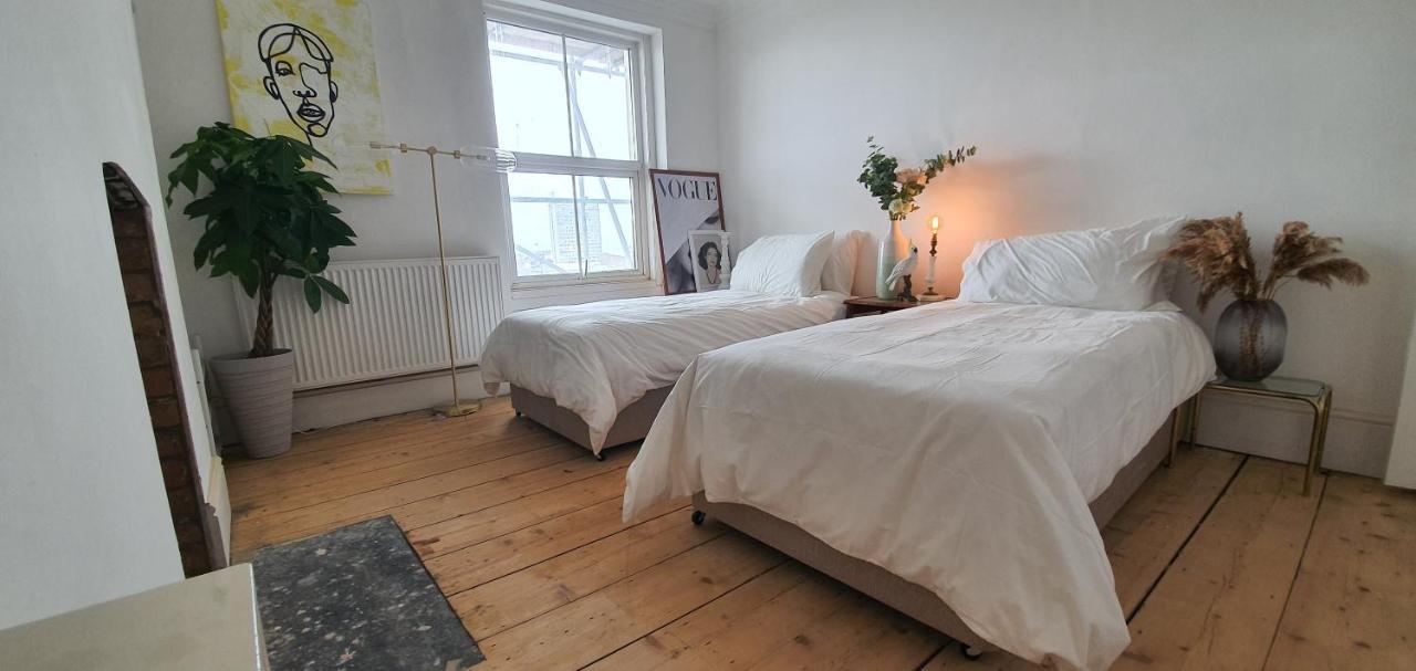 Elegant 5 Bed 4 Bath 'Vogue House' Parisian Style Home Margate Eksteriør bilde