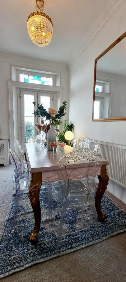 Elegant 5 Bed 4 Bath 'Vogue House' Parisian Style Home Margate Eksteriør bilde