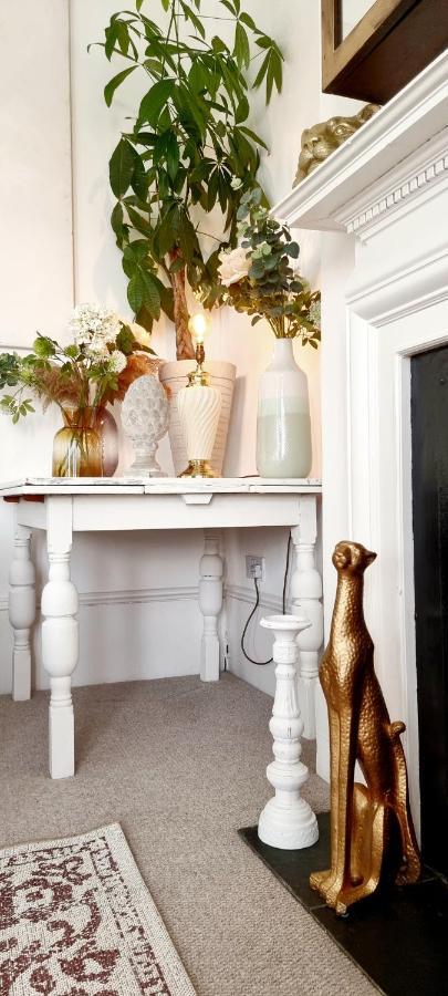 Elegant 5 Bed 4 Bath 'Vogue House' Parisian Style Home Margate Eksteriør bilde